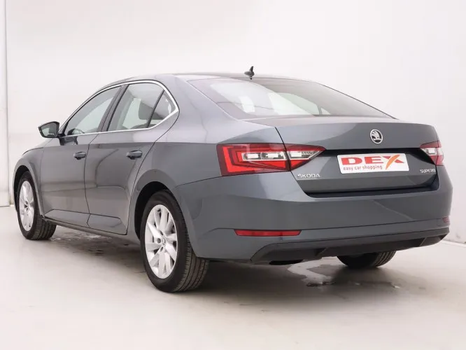 Skoda Superb 1.6 CR TDi Style + GPS + Leder/Cuir + Xenon Image 4